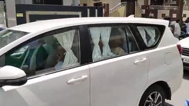 अजमेर: विधायक वासुदेव देवनानी के निवास पर उनसे मिलने पहुंचे केंद्रीय मंत्री अर्जुनराम मेघवाल