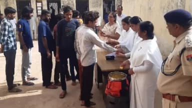 बूंदी: प्रजापिता ब्रह्माकुमारी बहनों ने जिला कारागार में बंदियों को बांधी राखियां