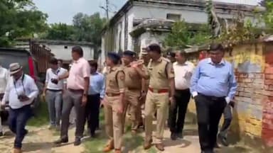 देेेवरिया: जिले में कमिश्नर व डीआईजी ने किया दौरा, सदर कोतवाली का किया निरीक्षण