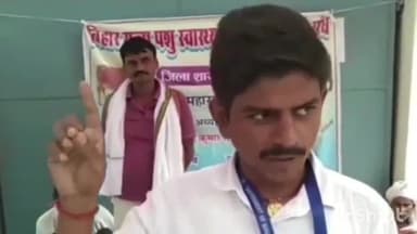 डुमरांव: डुमरांव अनुमंडल पशुपालन कार्यालय के समक्ष टीकाकर्मियों की छठे दिन भी हड़ताल जारी, मांगों को लेकर आवाज की बुलंद