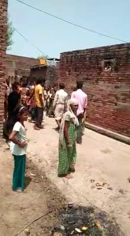 जलेसर: बोर्राखुर्द में बाइक सवार ने ग्रामीणों पर लगाया बालक को टक्कर लगने पर पिटाई कर ₹23040 निकालने का आरोप