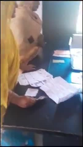 गोंडा: खरगूपुर सामुदायिक स्वास्थ्य केंद्र में रिश्वत लेने का वीडियो वायरल स्वास्थ्य महकमे में मचा हड़कंप