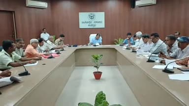 गाज़ीपुर: राइफल क्लब में CDO संतोष ने उद्योग व व्यापार बंधुओं के साथ की बैठक