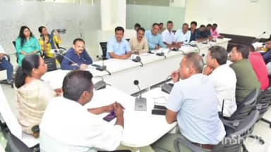 हुज़ूर: आईएसबीटी स्थित महापौर कार्यालय में महापौर मालती राय ने ली स्वच्छता संबंधित बैठक