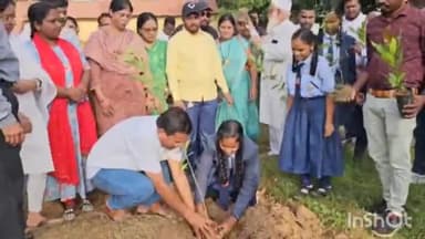 कोंडागांव: आत्मानंद स्कूल में राजीव युवा मितान क्लब के तत्वाधान में आयोजित कार्यक्रम में शामिल हुए मंत्री मोहन मरकाम