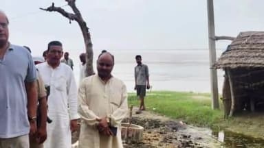 रामनगर: बाढ़ प्रभावित गांव बीहड़ का रामनगर विधायक फरीद महफूज़ किदवई ने किया दौरा,जानी ग्रामीणों की समस्याएं