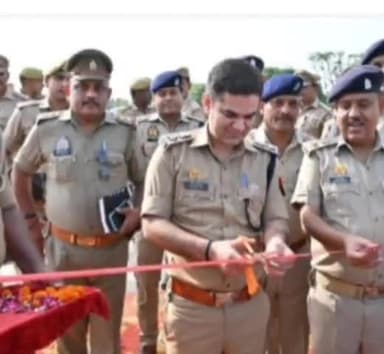 मड़ियाहू: सुरेरी थाने में पुलिस अधीक्षक डॉक्टर अजय पाल शर्मा ने वाहन डंपिंग यार्ड का फीता काटकर किया उद्घाटन