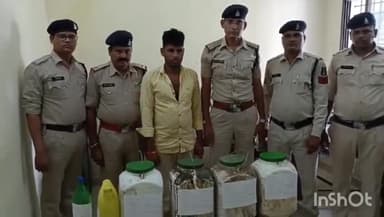 देवरघटा में 67 लीटर कच्ची महुआ शराब के साथ एक व्यक्ति गिरफ्तार, हसौद पुलिस ने की कार्रवाई