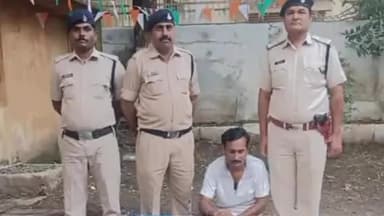 इटारसी: इटारसी आबकारी विभाग ने डांडीवाडा गांव स्थित एक मकान में दबिश देकर 6 पेटी शराब की बरामद, एक गिरफ्तार