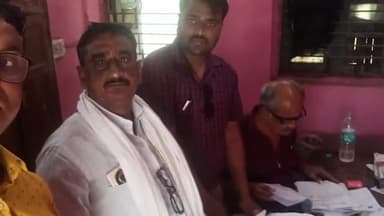 सिमरिया: पवई के पटवारियों ने तहसील में बस्ता सौंपकर हड़ताल की शुरू