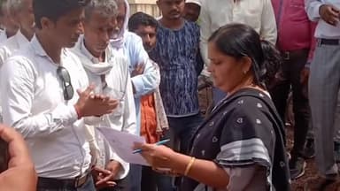 गुनौर: आवारा मवेशियों से परेशान एक दर्जन से अधिक गांवों के लोगों ने गुनौर तहसीलदार को सौंपा ज्ञापन