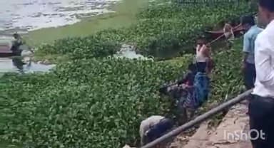 टीकमगढ़: टीकमगढ़ शहर के महेंद्र सागर तालाब से जलकुंभी हटाने का अभियान जारी स्थानीय और समाजसेवी हो रहे हैं शामिल