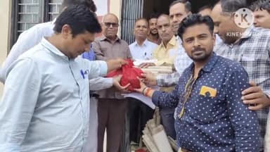 सुसनेर: 2800 ग्रेड पे की मांग को लेकर पटवारियों ने तहसील कार्यालय में राजस्व रिकॉर्ड सौंपकर अनिश्चितकालीन हड़ताल की शुरू