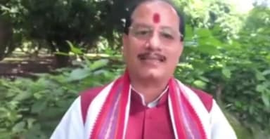 पटना ग्रामीण: पटना स्थित अपने सरकारी आवास पर नेता प्रतिपक्ष विजय कुमार सिन्हा ने कहा इंडिया गठबंधन के लोग गुण सीखने मुंबई जा रहे हैं