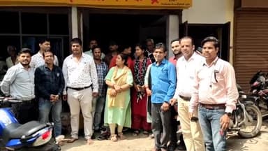 बीना: तहसील में पटवारियों की अनिश्चितकालीन कलमबंद लैपटॉप बंद हड़ताल दूसरे दिन भी जारी, कई काम हुए प्रभावित