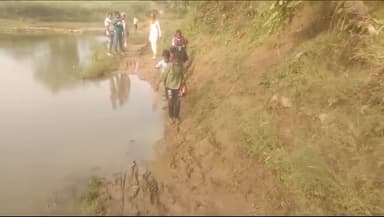 पोहरी_ विधान सभा क्षेत्र के बैराड़ नगर परिषद वार्ड क्रमांक 15 ग्राम गोंदोलीपुरा का विकास छात्रों को स्कूल में जाने का रास्ता