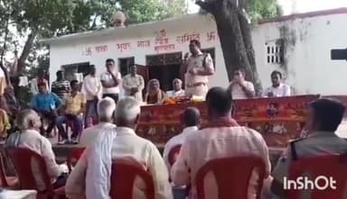 डुमरांव: सोवां गांव में कार्य में उत्कृष्टता के लिए RPF रेल थानाध्यक्ष को रेल यात्री कल्याण समिति ने किया सम्मान