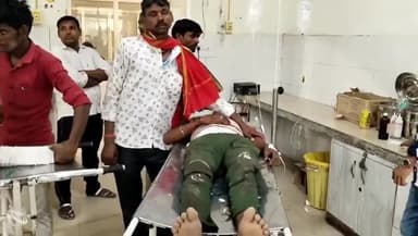 बदायूं: कैमी गांव के मोड़ पर दो बाइकों की भिड़ंत में 3 लोग गंभीर रूप से घायल हुए