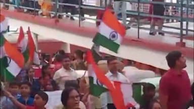 उज्जैन शहर: रेलवे स्टेशन पर रेलकर्मियों द्वारा लगातार आंदोलन जारी, कर्मचारियों के परिजनों ने भी लिया भाग