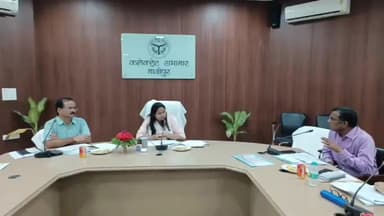 गाज़ीपुर: डीएम की अध्यक्षता में जिला स्तरीय सलाहकार समिति की बैठक राइफल क्लब में की गई