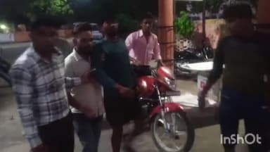 हाथरस: मेडू रोड स्थित गांव सोखना भट्टा के पास दो बाइकों की भिड़ंत में एक युवक हुआ घायल परिजन उपचार को लाऐ जिला अस्पताल