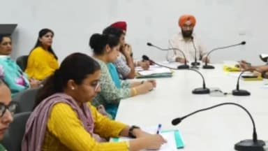 ਪਠਾਨਕੋਟ: ਡਿਪਟੀ ਕਮਿਸ਼ਨਰ ਪਠਾਨਕੋਟ ਨੇ ਮਨਰੇਗਾ ਅਧੀਨ ਕਰਵਾਏ ਜਾ ਰਹੇ ਕਾਰਜਾਂ ਦੀ ਮਲਕਪੁਰ ਵਿਖੇ ਕੀਤੀ ਰੀਵਿਊ ਮੀਟਿੰਗ