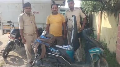गोपालगंज: सासामुसा के पास से उत्पाद विभाग की टीम ने वाहन जांच के दौरान स्कूटी से 27 ली॰ शराब की बरामद, एक तस्कर को किया गिरफ़्तार