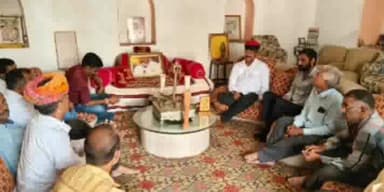 बाली: फालना मे कांग्रेस नेता ठा.अभिमन्युसिंह ने अपने निवास पर ग्रामीणों व कार्यकर्ताओ के साथ मनाया रक्षाबंधन पर्व व स्नेह मिलन