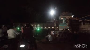 जगदलपुर: अतिथि होटल के सामने अनियंत्रित ट्रक बिजली खंबे से टकराया, कोई हताहत नहीं