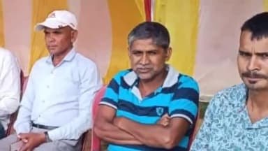 हज़ारीबाग: गोविंदपुर के प्राथमिक विद्यालय में छात्रों को स्कूली बैग का किया गया वितरण