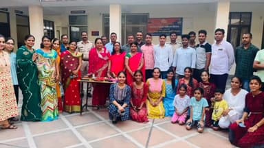 जहाज़पुर: कस्बा जहाजपुर में राष्ट्र सेविका समिति की बहनों ने पुलिसकर्मियों व अन्य की कलाइयों पर बांधा रक्षा सूत्र