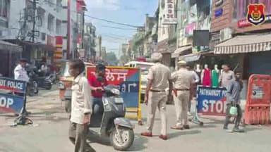 ਪਠਾਨਕੋਟ: ਰੱਖੜੀ ਦੇ ਤਿਉਹਾਰ ਨੂੰ ਮੁੱਖ ਰੱਖਦਿਆਂ ਪੁਲਿਸ ਨੇ ਸ਼ਹਿਰ ਵਿੱਚ ਸੁਰੱਖਿਆ ਵਧਾ ਕੀਤੀ ਗਾਂਧੀ ਚੌਂਕ ਵਿੱਚ ਚੈਕਿੰਗ