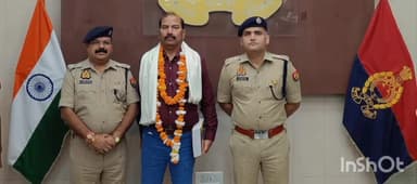 बिजनौर: रिजर्व पुलिस लाइन सभागार में उप निरीक्षक कुंवरपाल सिंह के सेवानिवृत्त होने पर एसपी ने प्रशस्ति पत्र देकर किया सम्मानित