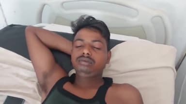 रामपुर: थाना शाहाबाद क्षेत्र के जतोली रोड के पास दो मोटरसाइकिल की टक्कर में बाइक पर चार लोग सवार थे एक की आई चोट जिला अस्पताल मे