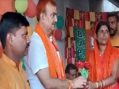 दरौंधा: चंचौरा बाजार में भाजपा विधायक ने पूर्वी मंडल भाजपा कार्यालय का फीता काटकर किया उद्घाटन