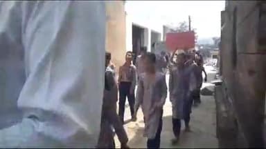 मोरनी: गांव मण्डलाये में स्कूली बच्चों के द्वारा जिला प्रशासन की टीम की मौजूदगी में निकाली गई स्वच्छता पर जागरूकता रैली