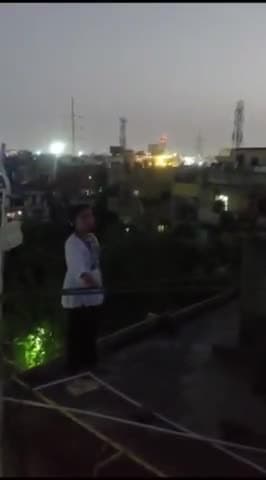 गाज़ियाबाद: इंदिरापुरम थाना क्षेत्र के अभय खंड में  बहुमंजिला पर सुसाइड के लिए चढ़ी युवती को इंदिरापुरम ACP ने ससूझबूझ से उतरा नीचे