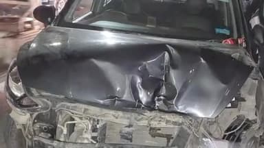 मोहनलालगंज: नशे में धुत कार चालक ने कुर्सी रोड इंटीग्रल के पास दो लोगों को मारी जोरदार टक्कर, लोगों ने आरोपी को पकङा