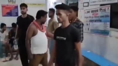 बेगूसराय: बेगूसराय बीच बाजार में दिखा अपराधियों का कहर,मोटरसाइकिल सवार तीन युवक को अपराधियों ने किया पीट कर घायल,