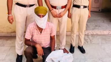 ਪਠਾਨਕੋਟ: ਸੁਜਾਨਪੁਰ ਪੁਲਿਸ ਨੇ ਮਾਧੋਪੁਰ ਵਿਖੇ ਨਾਕਾ ਲਗਾ ਕੇ ਇੱਕ ਵਿਅਕਤੀ ਨੂੰ 10 ਕਿੱਲੋ ਭੁੱਕੀ ਦੇ ਨਾਲ ਕੀਤਾ ਗਿਰਫ਼ਤਾਰ