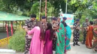 हरलाखी: गंगौर में एसएसबी जवानों की कलाइयों पर बहनों ने बांधी राखी, जवानों का संकल्प बहनों एवं सरहद की रक्षा का निभाएंगे फर्ज