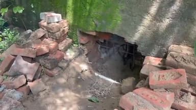 इटावा: मानिकपुर मोड़ सर्विस रोड पर चोरों ने खराद की दो दुकानों में सेंध लगाकर पार किया हजारों का सामान, पुलिस जांच में जुटी