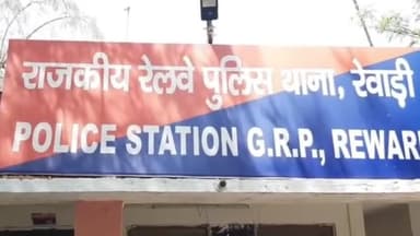 रेवाड़ी: रामपुरा फाटक का बैरियर तोड़ने के मामले में पिकअप चालक पर केस हुआ दर्ज