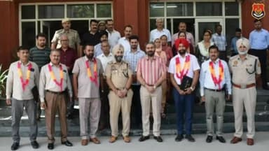 ਪਠਾਨਕੋਟ: ਮਲਕਪੁਰ ਵਿਖੇ ਪ੍ਰੋਗਰਾਮ ਦੌਰਾਨ ਐਸਐਸਪੀ ਨੇ ਸੇਵਾਮੁਕਤ ਹੋਏ ਪੁਲਿਸ ਅਧਿਕਾਰੀਆਂ ਨੂੰ ਕੀਤਾ ਸਨਮਾਨਿਤ