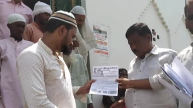 कांग्रेस पार्टी द्वारा संविधान बदलने की साजिश के खिलाफ वाराणसी में चलाया गया अल्पसंख्यक हस्ताक्षर अभियान