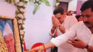 अरेराज: गोविंदगंज के पूर्व विधायक सह लोजपा आर के प्रदेश अध्यक्ष पहुंचे गोपालगंज, अभिनेता पंकज त्रिपाठी के पिता को दी श्रद्धांजलि