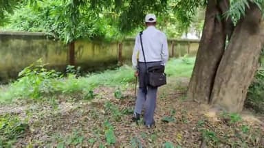 प्रयागराज: दस दिन में 2 अजगर मिलने के बाद इलाहाबाद विश्वविद्यालय के ताराचंद हॉस्टल में शुरू किया गया अजगर सर्च अभियान