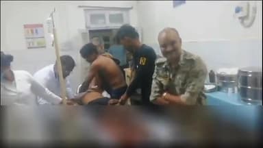 शिवपुरी: NH 27 अमोला घाटी के पास अज्ञात वाहन की टक्कर से बाइक सवार 2 लोग हुए घायल पुलिस ने घायलो को जिला अस्पताल में भर्ती कराया