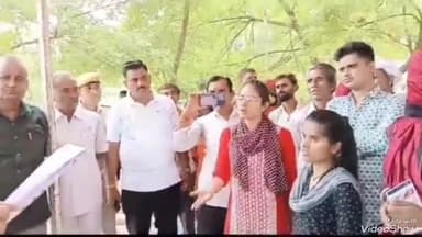 जालौर: जालौर कलेक्ट्रेट के आगे शिवसेना के तत्वाधान में चल रहा धरना प्रदर्शन, पुलिस अधिकारियों की समझाइश के बाद हुआ समाप्त।