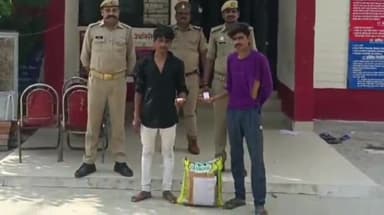 करछना: कौंधियारा पुलिस द्वारा दो वांछित अभियुक्तों को गिरफ्तार कर कब्जे से चोरी का विभिन्न सामान किया गया बरामद